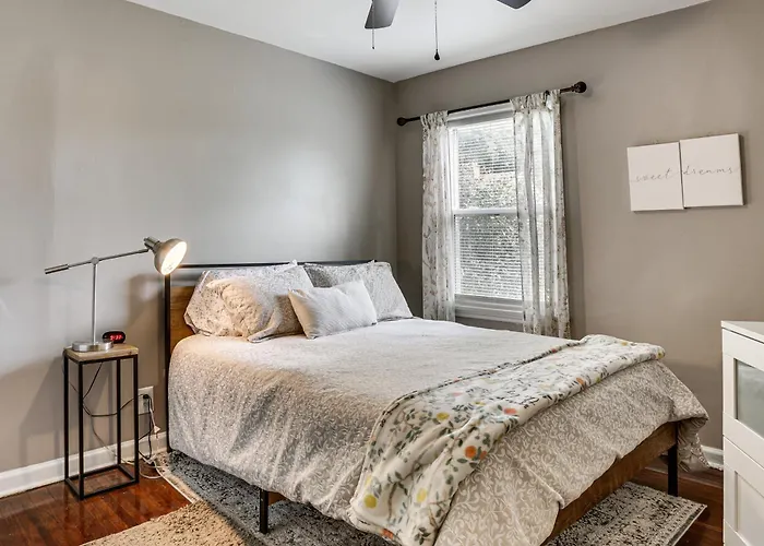 4 Mi To Downtown Columbus! Updated W/ Yard Сasa de vacaciones Columbus