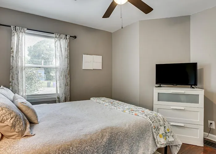4 Mi To Downtown Columbus! Updated W/ Yard Сasa de vacaciones